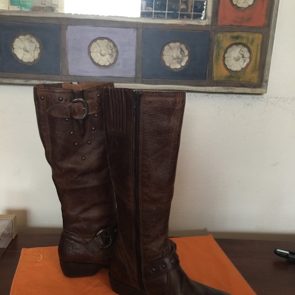 Rugged boots, worn once