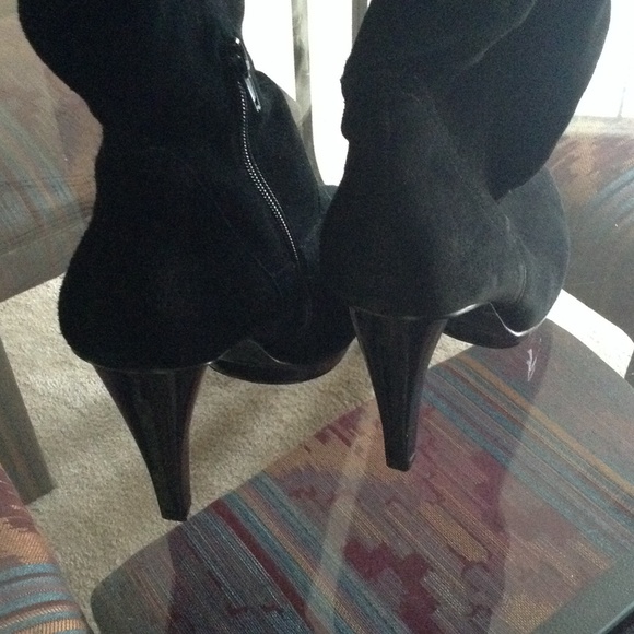 Boots - Picture 3 of 4