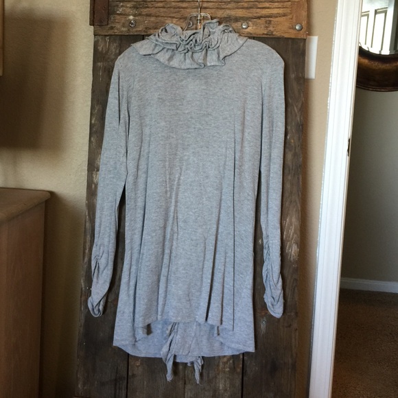 💎 New Gray Ruffled Cardigan 💎 - Picture 2 of 4