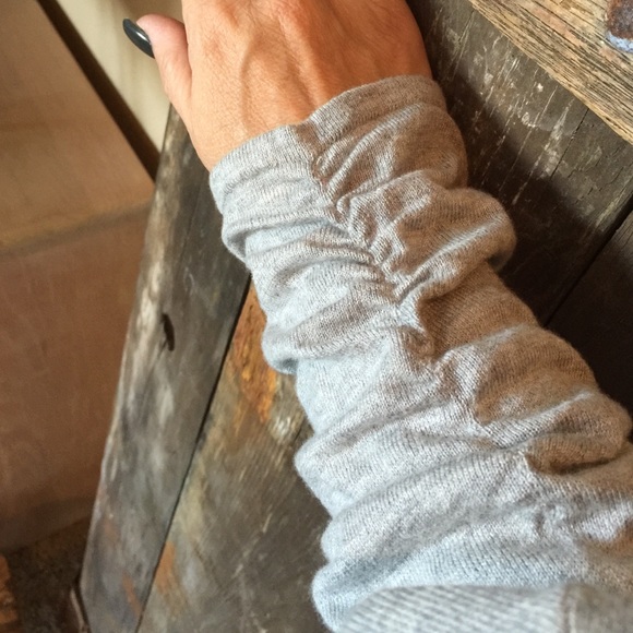 💎 New Gray Ruffled Cardigan 💎 - Picture 4 of 4