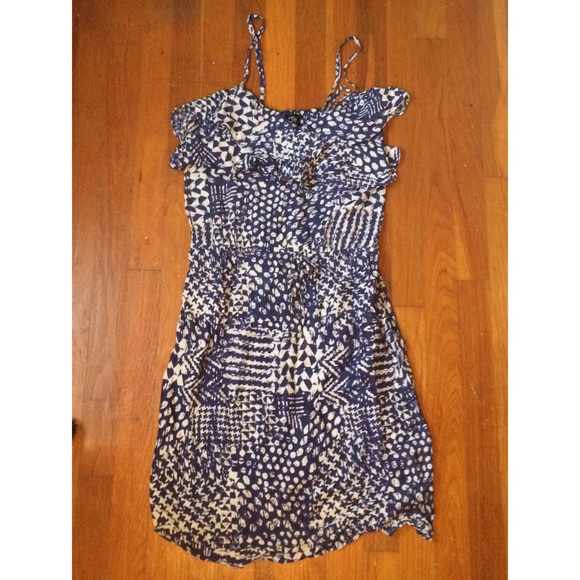 🚫SOLD🚫Blue & White Patterned Dress - Picture 2 of 2