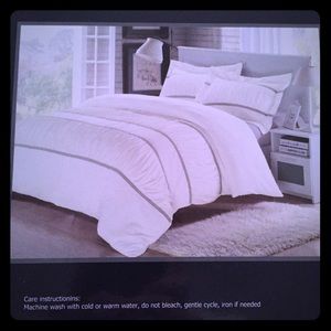 Queen Duvet Cover & 2 matching Pillow Shams