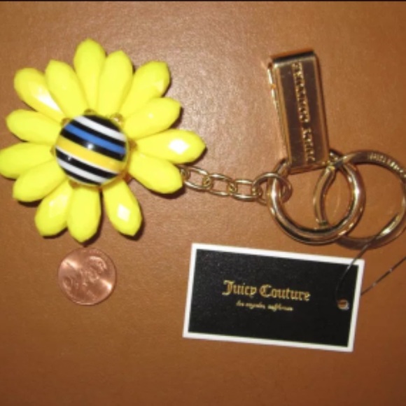 FREE W $35 PURCHASE🌼JUICY COUTURE KEY RING - Picture 2 of 4