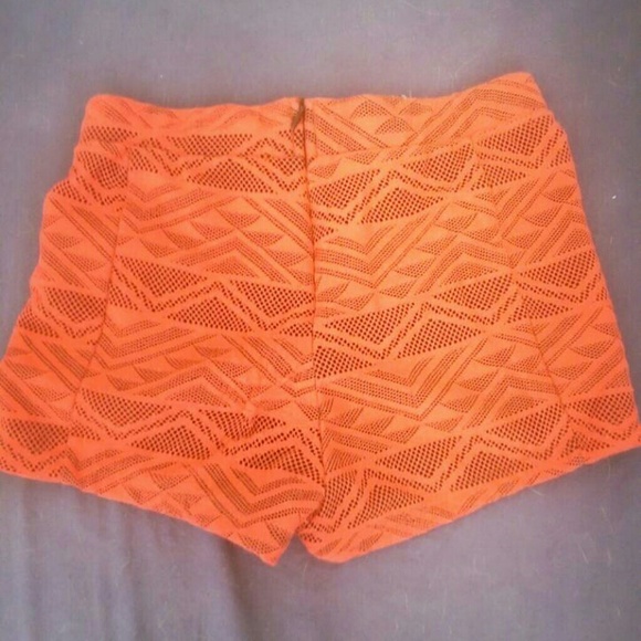X SOLD X Tribal Pattern High Wasted Shorts - Picture 2 of 3