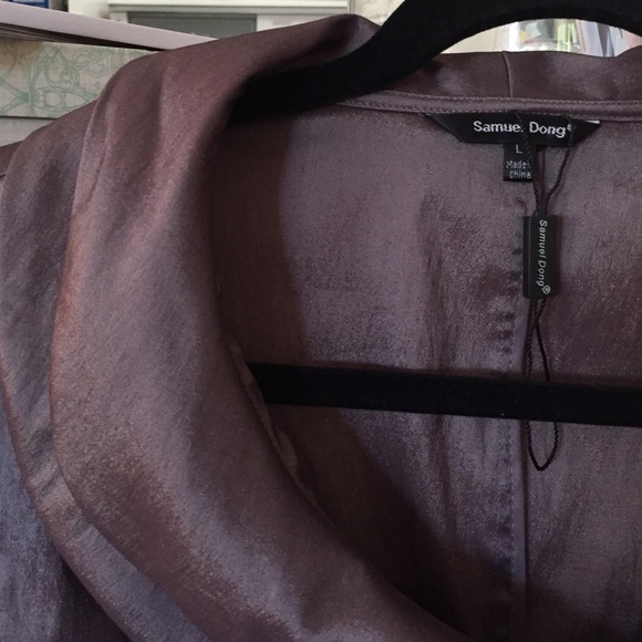 SOLD Front Zip top NWOT - Picture 2 of 4
