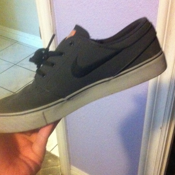 Nike sbs size 8 gray & black $90 or $80