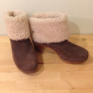 UGG size 9 Lynnea Clog Boot