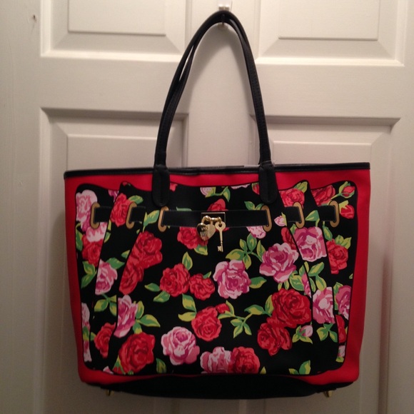 Betsey Johnson Handbags - 🎉 Host Pick! Betsey Johnson NWT rose tote bag
