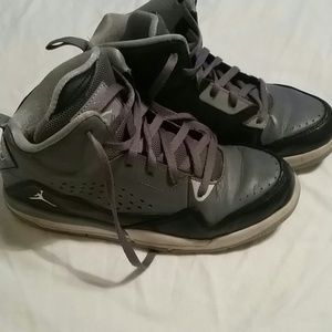 ⚽ Black and Gray Boy Sneakers...