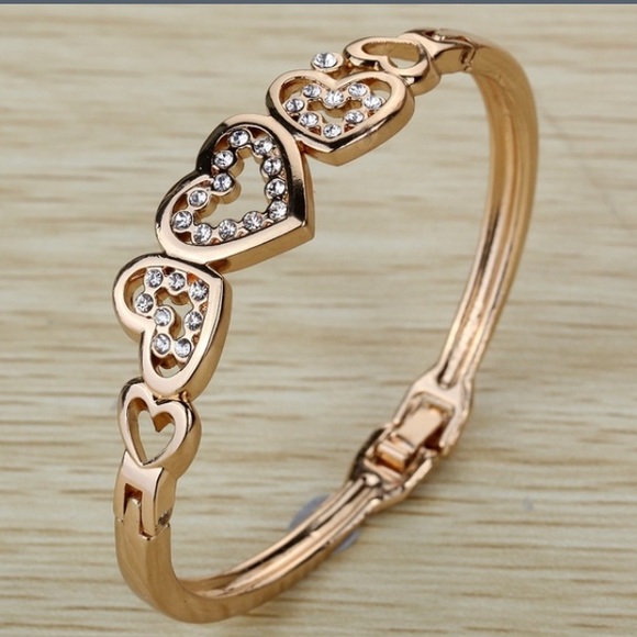 Jewelry - 🌹🌹 Beautiful Gold Bracelet 🌹🌹