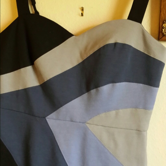 SUMMER CLEARANCE BCBG - Picture 2 of 3