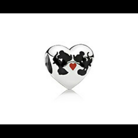 Pandora Disney Mickey and Minnie kiss