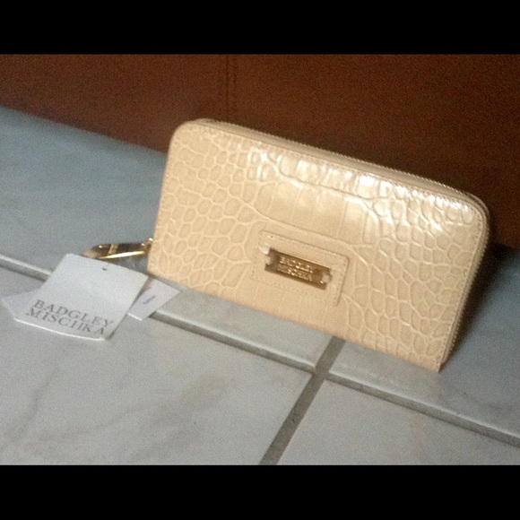 Badley Mischka wallet
