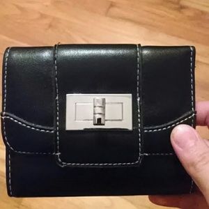 NWOT Cute buckle wallet