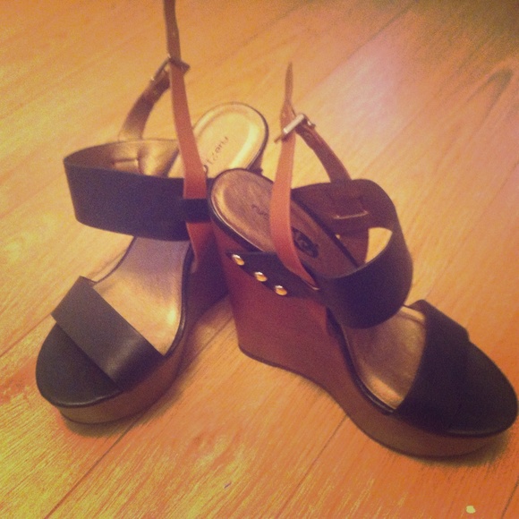 Rue 21 Black and Tan Wedges
