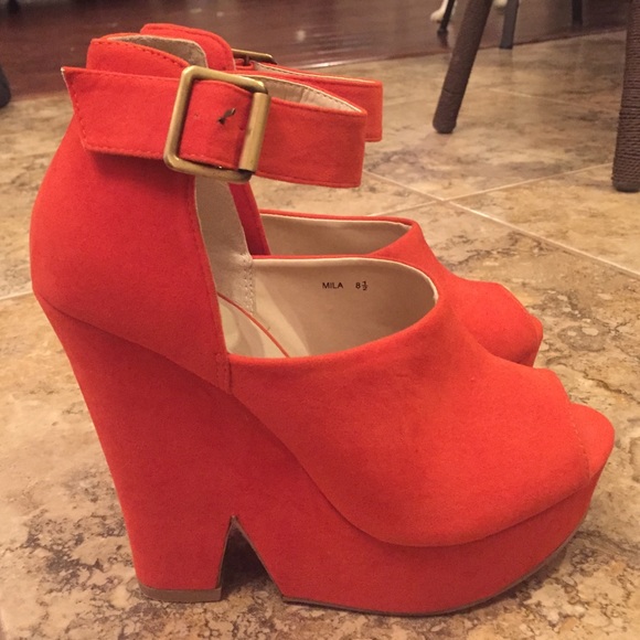 Adorable Orange Wedges with Buckle Strap