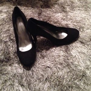 Franco Sarto Suede Black Platform Pumps