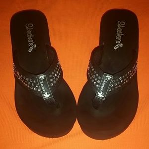 🎀 Black Rhinestone Skechers Wedge Sandals