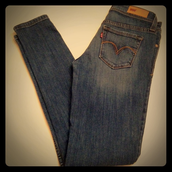 SOLD Levi's Demi curve skinny jeans