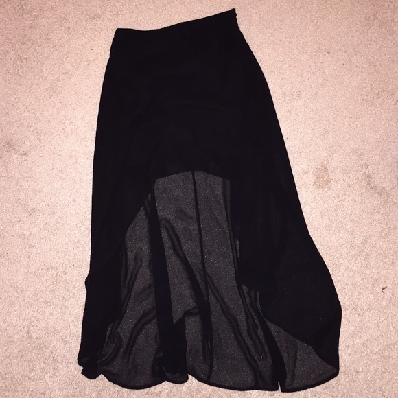 Black low-high skirt