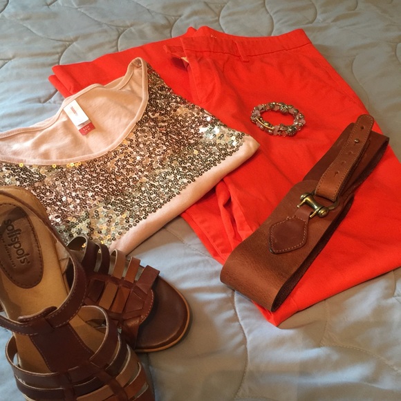 ✨Bundle deal: light pink crop top with pants✨