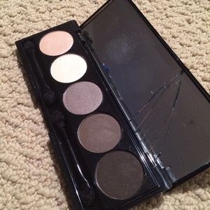 NYX 5 color eyeshadow Caribbean Collection