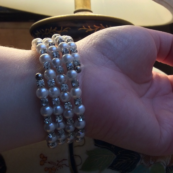 New! 18K Gorgeous Pearl necklace and bracelet set