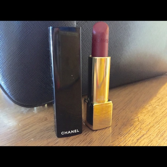 Rouge Allure Velvet 38 La Fascinate