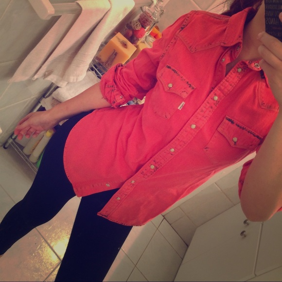 Levi's coral colored button down