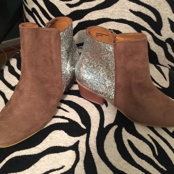 Kelsi Dagger **New** booties