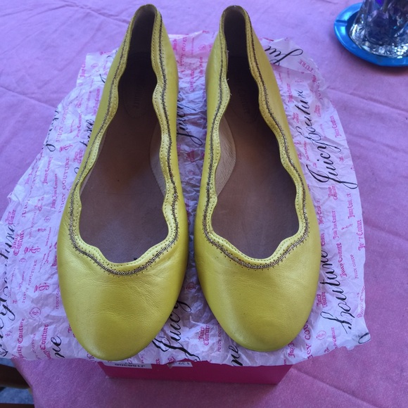 Juicy couture yellow leather shoes