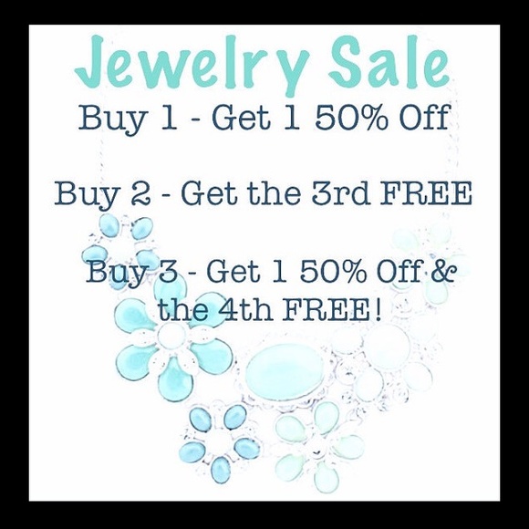 ✅It's Here!✅ Triangle arrow head Gold Necklace ! - Picture 4 of 4