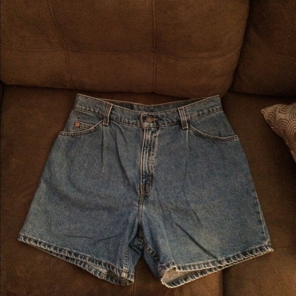 Retro Levi Jean shorts.
