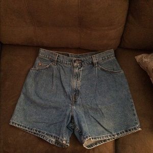 Retro Levi Jean shorts.