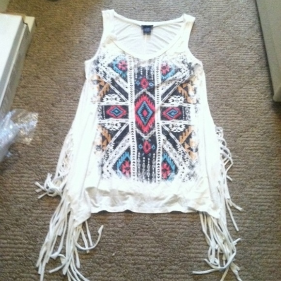 Rue 21 white long tank new condition!