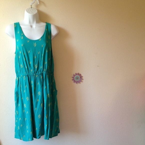 👗Turquoise dress with yellow chevrons💛 - Picture 1 of 3