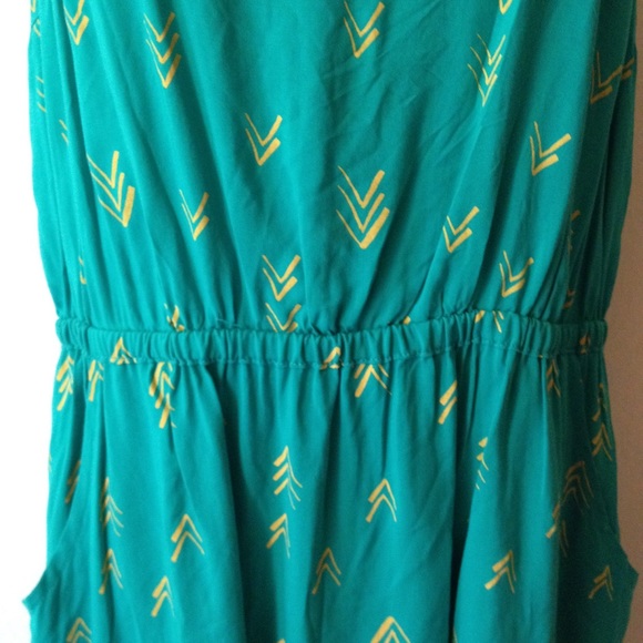 👗Turquoise dress with yellow chevrons💛 - Picture 2 of 3