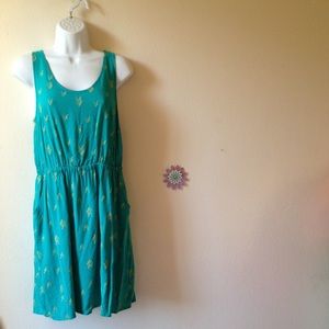 👗Turquoise dress with yellow chevrons💛