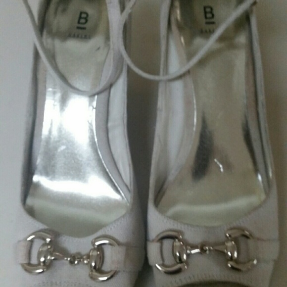 Bakers tan wedges
