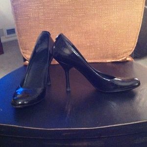 Authentic Gucci black patent leather pumps