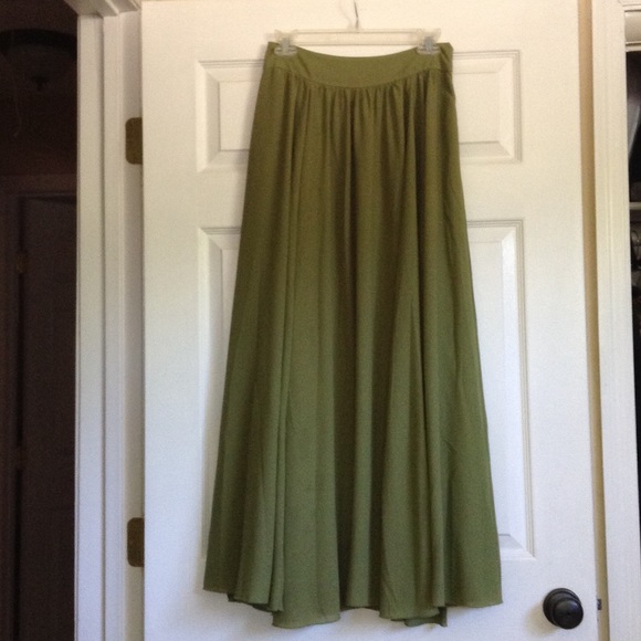 📦 SOLD IN BUNDLE: 4🎉HP🎉 Anthro maxi Skirt - Picture 2 of 2