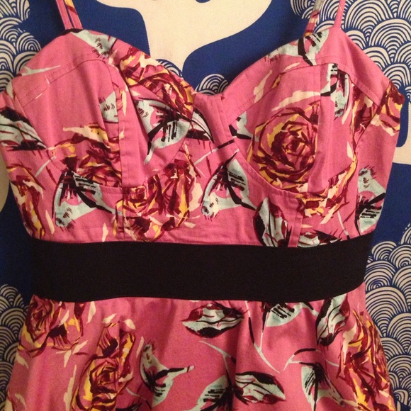 Pink floral dress! - Picture 2 of 3