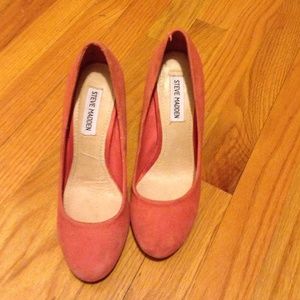 Steve Madden coral suede pumps