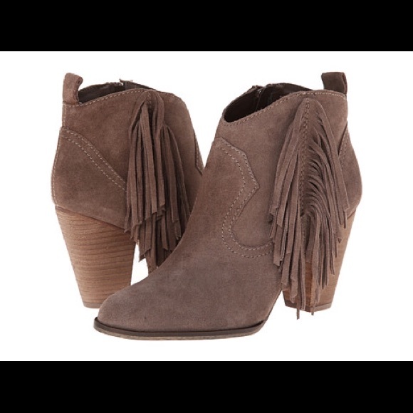 CUTE Steve Madden Taupe "Ponncho" Fringe Booties!