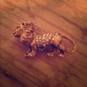 Vintage lion brooch
