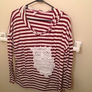 Long sleeve shirt with owl.