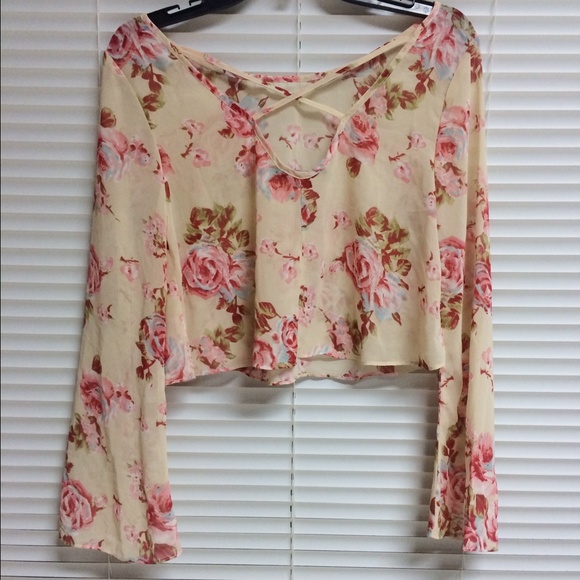 NWOT Boho bell sleeve floral top
