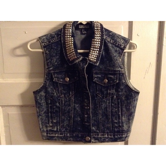 Forever 21 Tops - Pyramid Studded Denim Vest