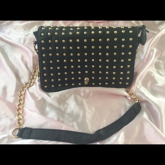 Black Skull & Chain Purse