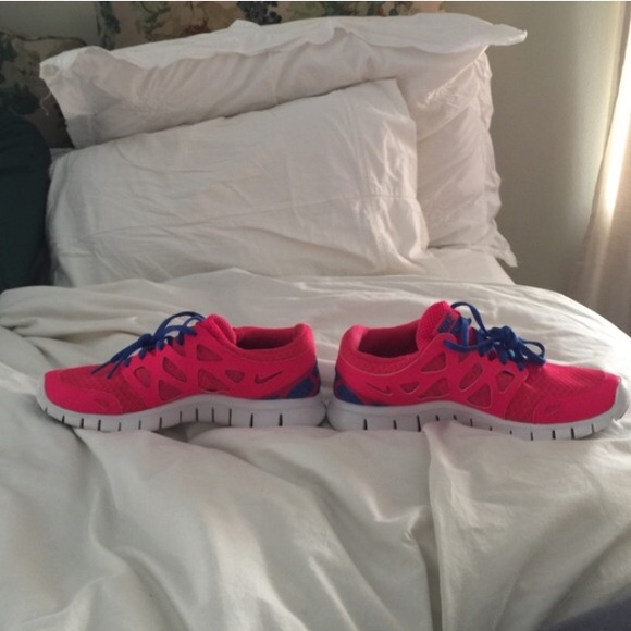 Nike Pink and Blue Free Run 2 - Picture 2 of 3